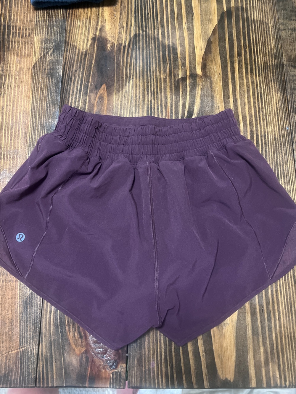 Lululemon Hotty Hot High Rise 2.5” Shorts. Size 4. Goodnight plum. - Picture 2 of 3